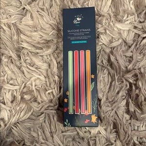 Chic & Tonic Silicone Straws and brush cleaner!